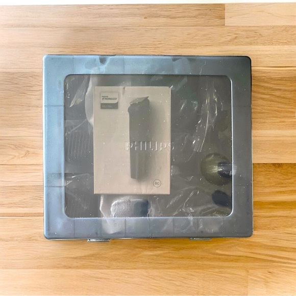 Philips Norelco MG5760/40 - Multigroom Razor Kit with Storage Case OPEN BOX - Picture 1 of 16